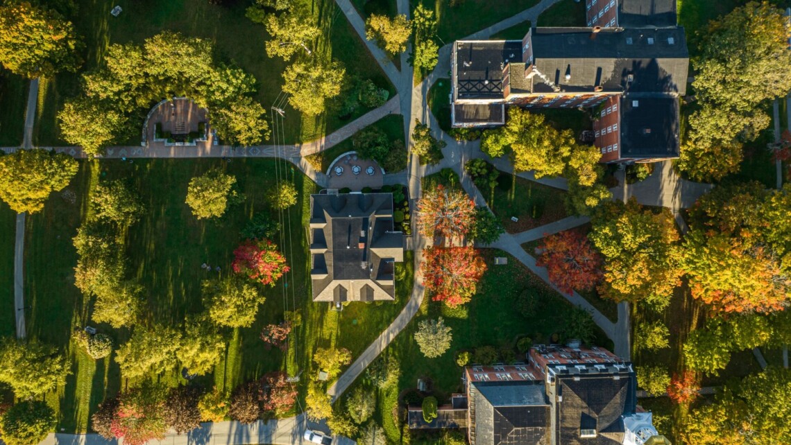 education-stredniskoly-usa-kentshillschool-kampus
