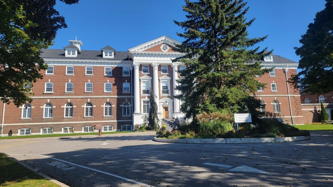 education-stredniskoly-kanada-pickeringcollege-budovaskoly