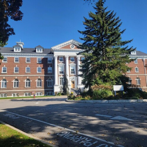 education-stredniskoly-kanada-pickeringcollege-budovaskoly