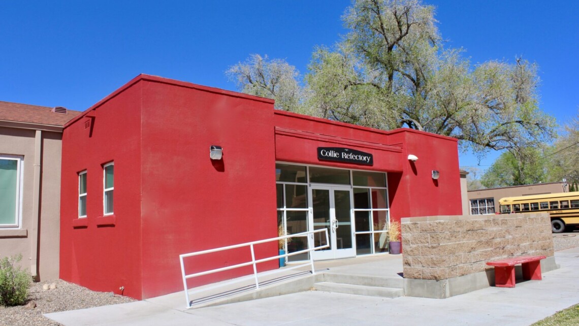 education-stredniskoly-usa-menaulschool-budovaskoly1