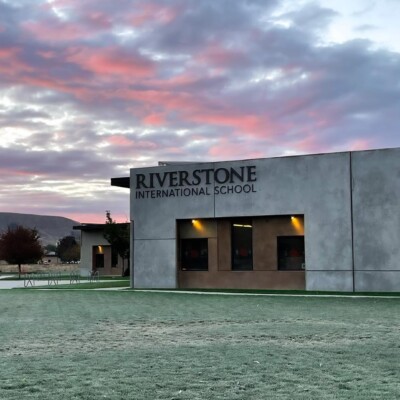 education-stredniskoly-usa-riverstoneinternationalschool-budova