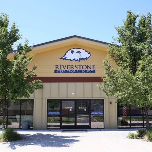 education-stredniskoly-usa-riverstoneinternationalschool-nahledovafotka