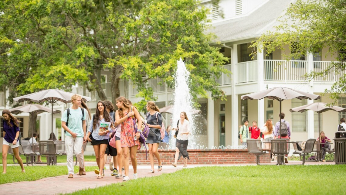 education-stredniskoly-usa-saintandrewsschool-studenti