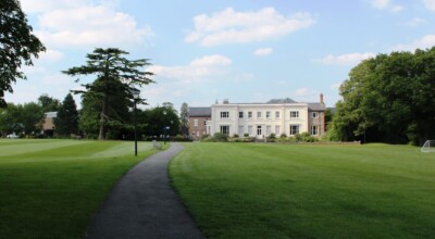 Seznamte se s Leighton Park School, prestižní internátní školou v Anglii