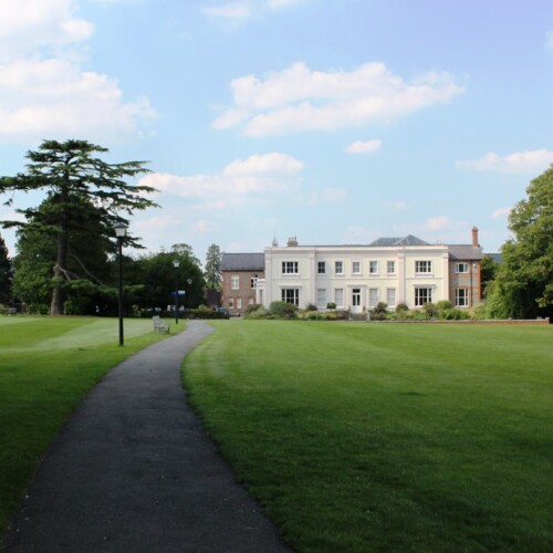 education-stredniskoly-velkabritanie-leightonparkschool-kampus