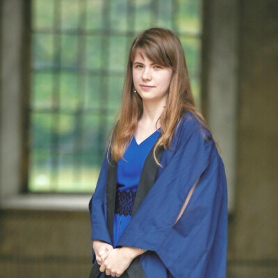 1_Jak se&nbsp;studuje v&nbsp;Cambridge – studium v&nbsp;zahraničí_profil_Miroslava Novoveská matrikulační fotko