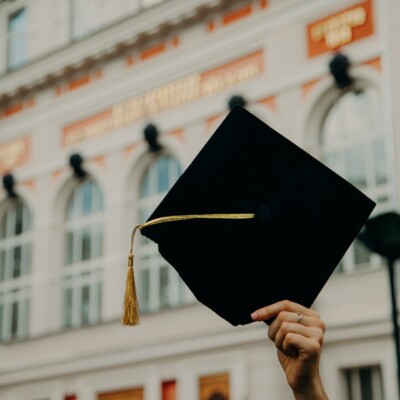 absolvent_Unsplash_Education.cz