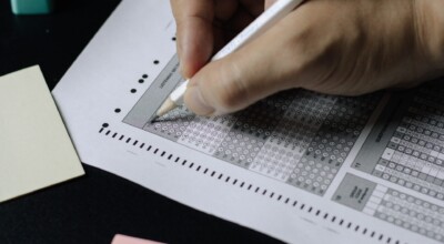 Přijímací zkoušky na zahraniční lékařské fakulty: Jak zdolat BMAT a UCAT?