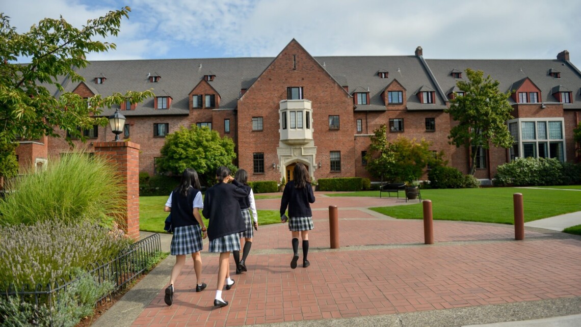 Annie Wright Schools_studentky